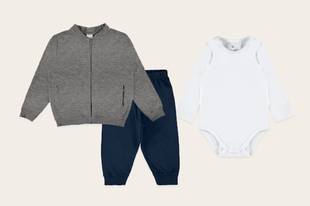 Roupas para creche: body básico, calça básica e agasalho.