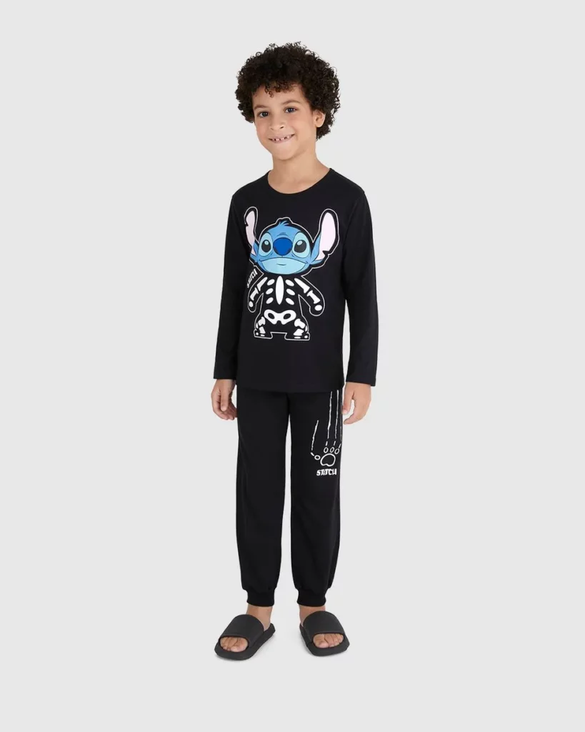 Conjunto de pijama unissex preto com calça e manga longa, estampado com o personagem da Disney, Stitch.
