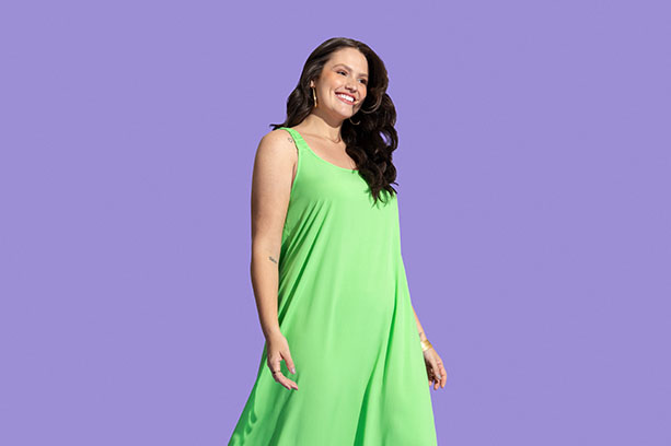 Mulher veste vestido verde de alcinha plus size da Malwee