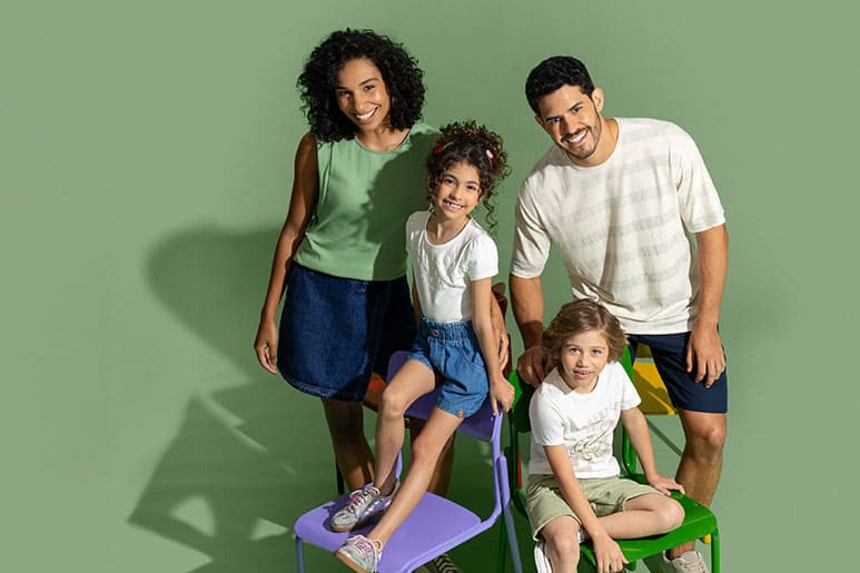 Família veste peças da malwee em oferta na Black November