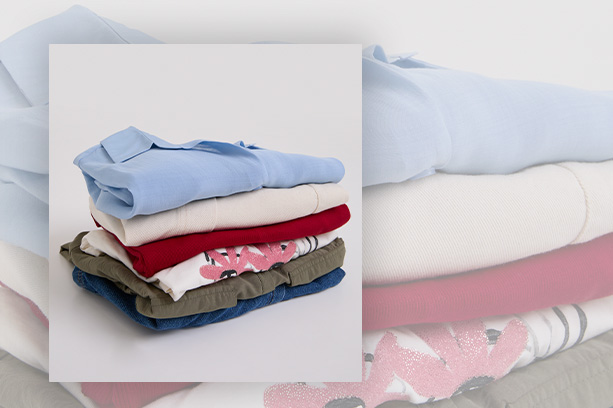 Mantenha sua mala de viagem bem organizada para evitar que as roupas amassem ou se percam